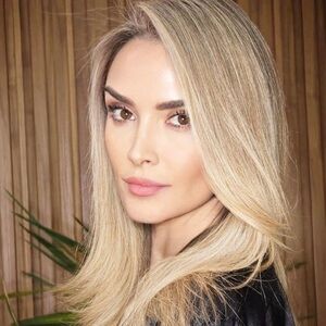 Meet your Posher, Carolina